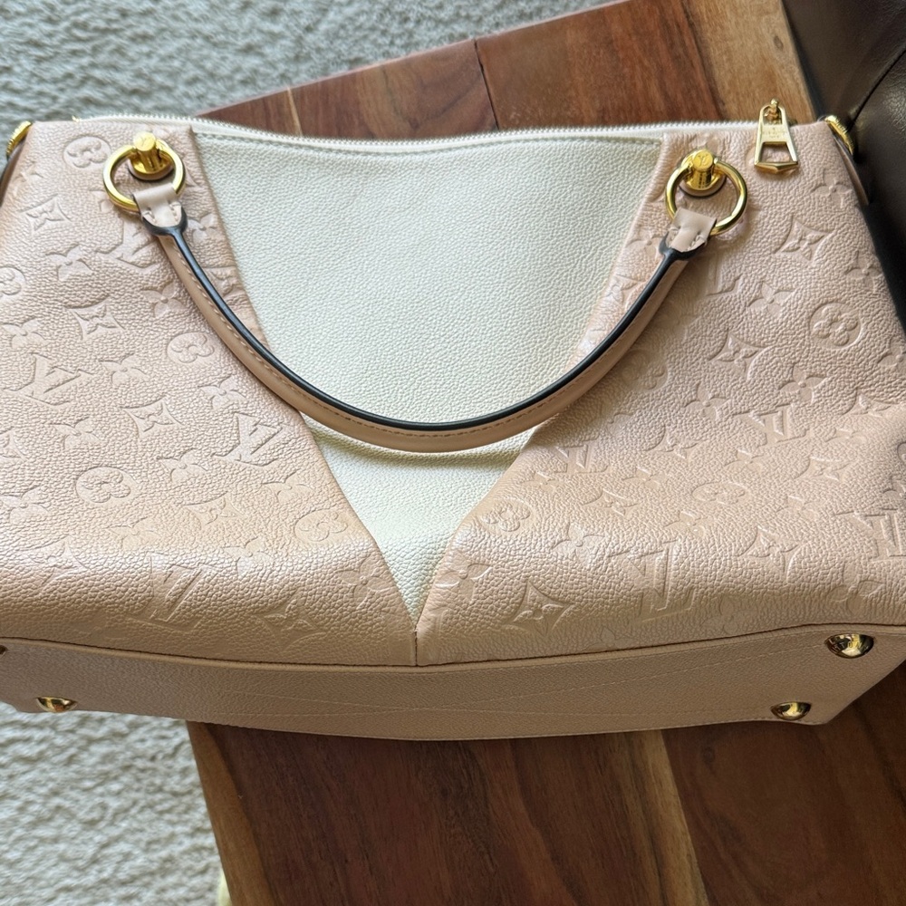 Elegant Pink&Cream Designer Handbag
Very limited use and very clean
Tourterelle - Picture 1 of 13